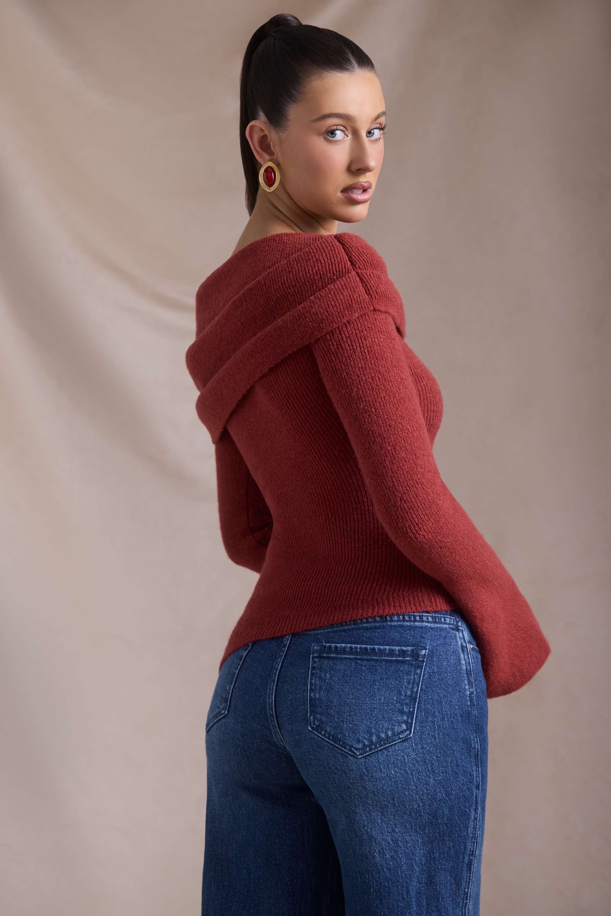 Cecily-Ribbed-Knit Asymmetric Off-Shoulder Jumper in Brick Red