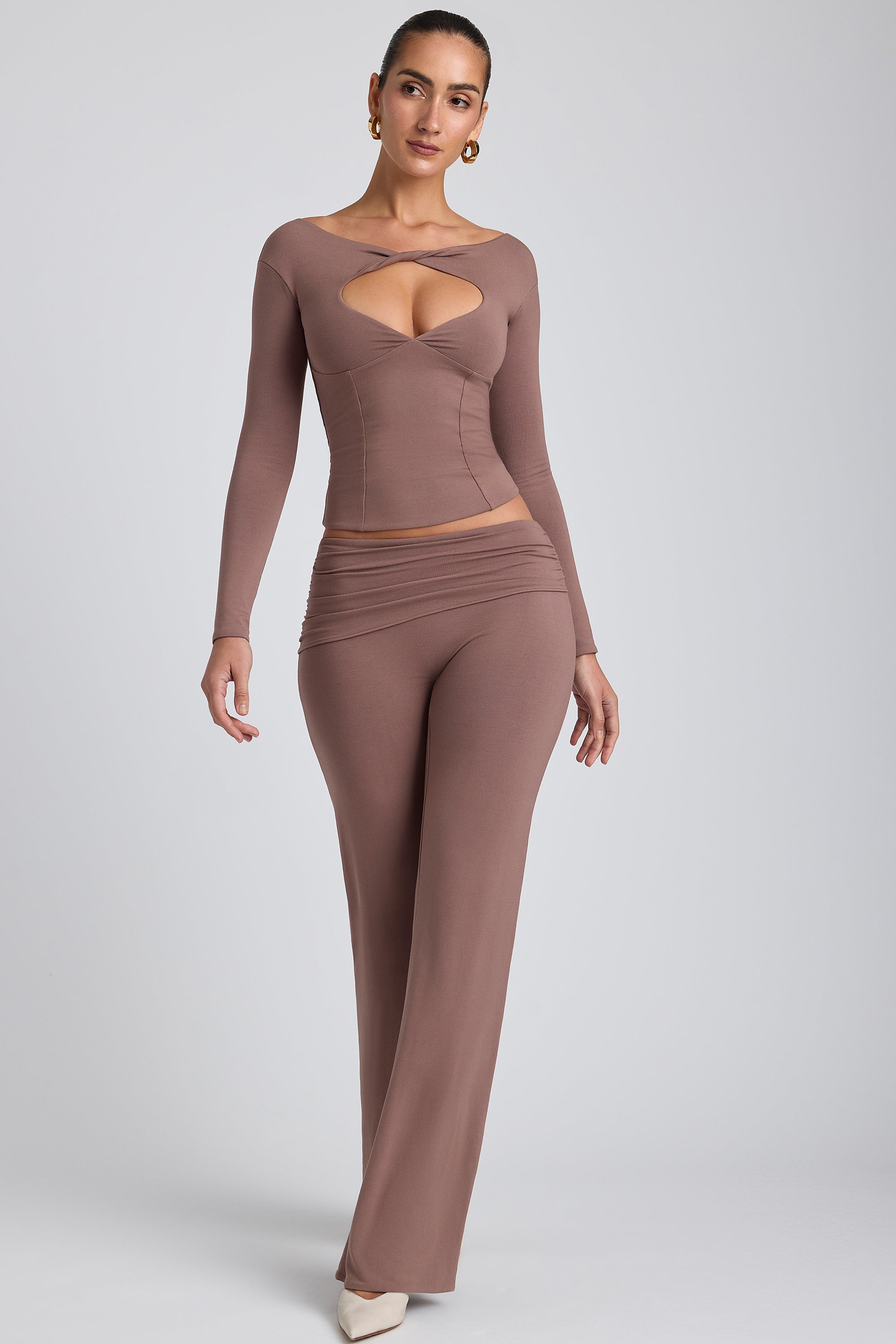 Katya-Mid-Rise Straight-Leg Trousers in Taupe
